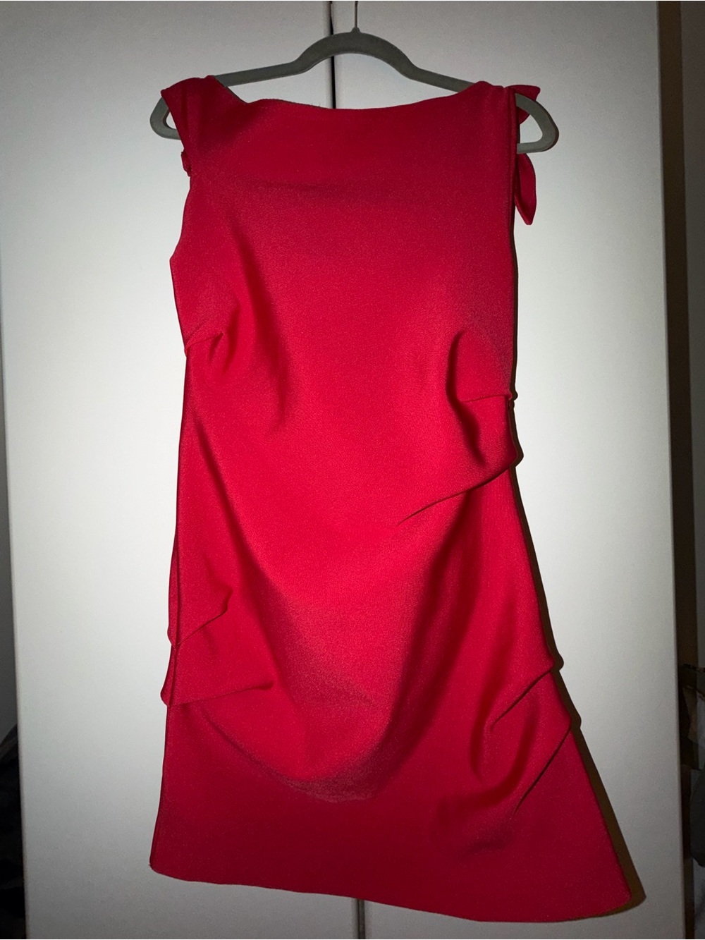 Red tie shoulder ruched shift dress